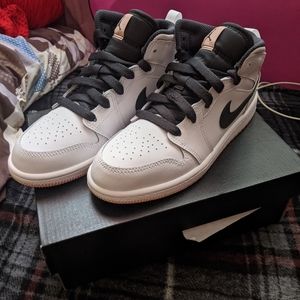 Jordan 1 mid white/ orange anthracite (ps) 2Y